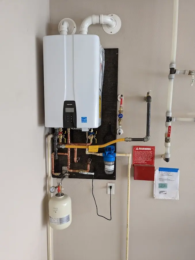 Professional plumber installing copper piping in a Dade City home